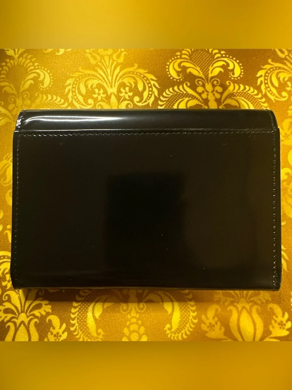 Yves Saint Laurent Cassandra Wallet Patent Calfskin with Silver YSL Emblem - Picture 3 of 15